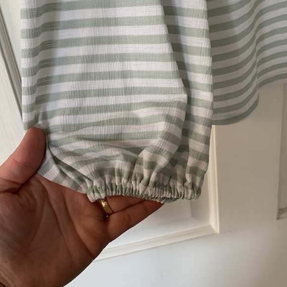 NWOT Lauren Conrad Sage Stripe Open Shoulder Top size Small - Picture 3 of 4